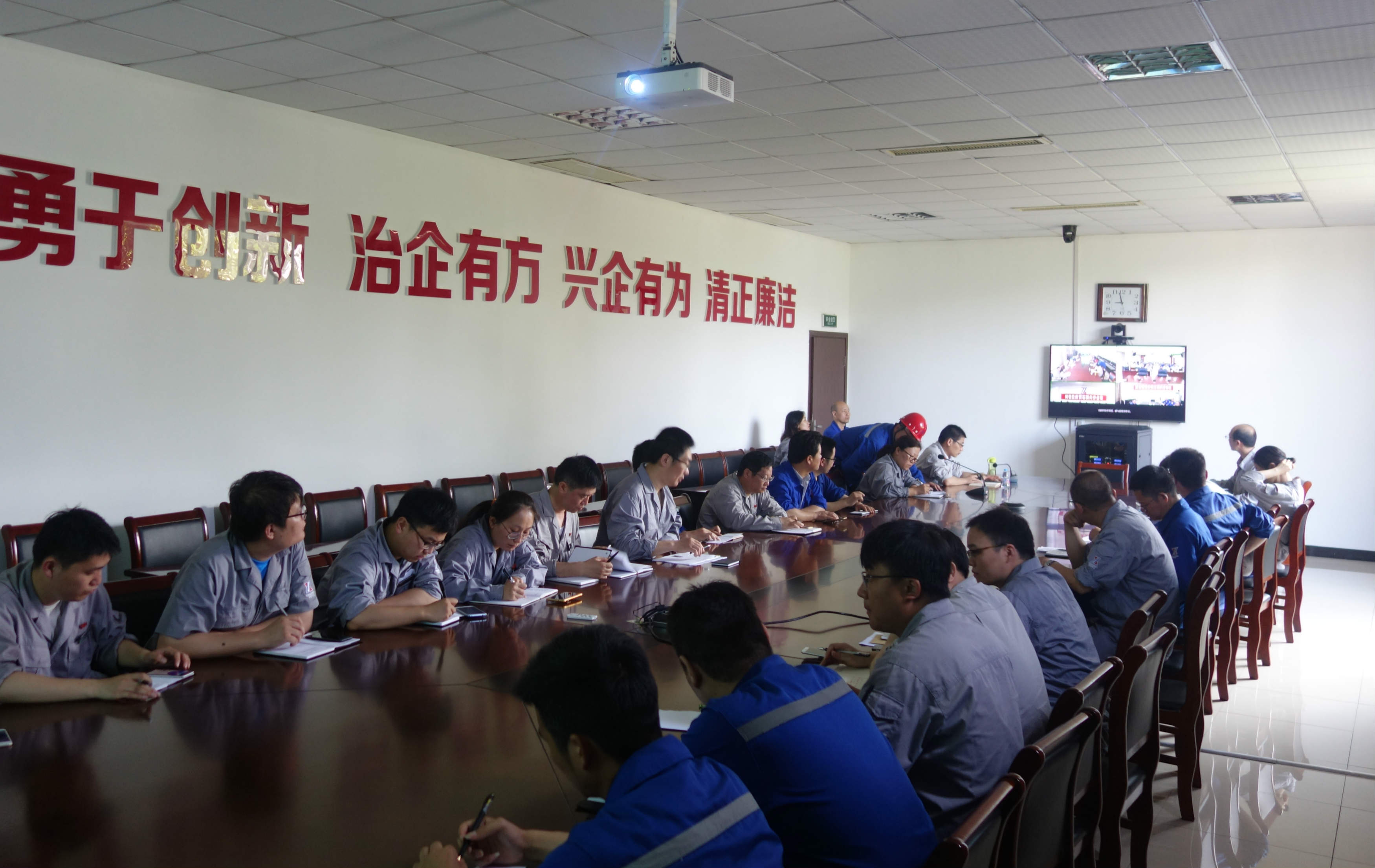 会议照片.jpg